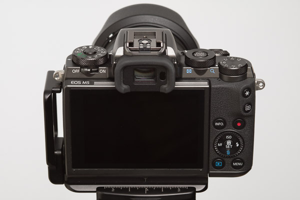 Canon EOS M5 w/ Canon EF-M 11-22mm 1:4-5.6 IS STM (Back)